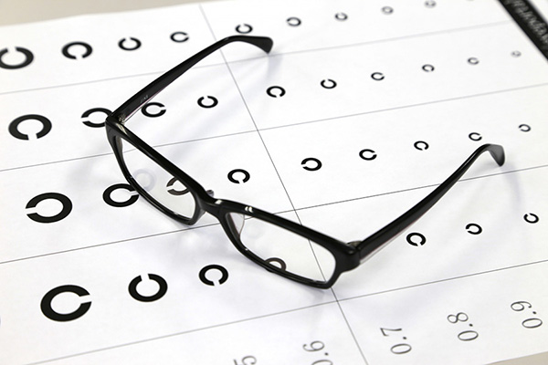 視力検査と眼鏡